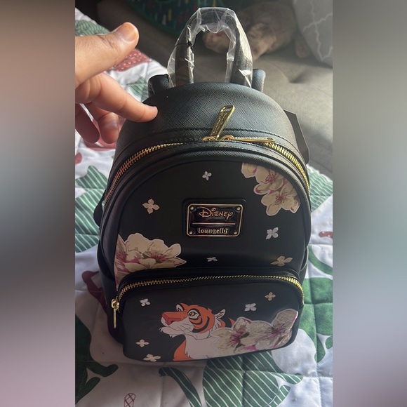 Brand new with tags Alladin Loungefly bag - Picture 4 of 4